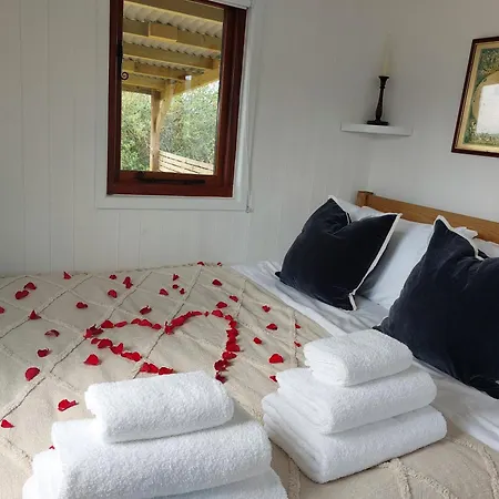 Roseberry Retreat, Shepherd's Huts With Hot Tub