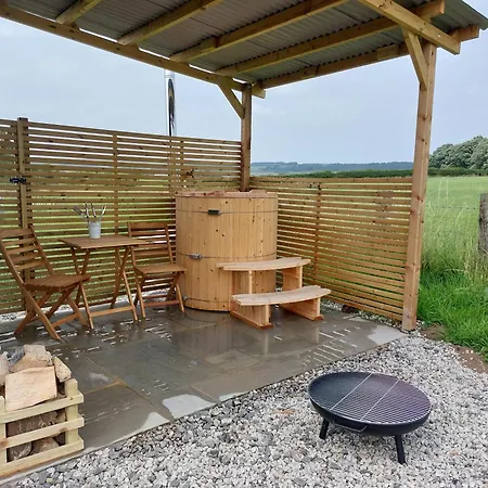 Roseberry Retreat, Shepherd's Huts With Hot Tub