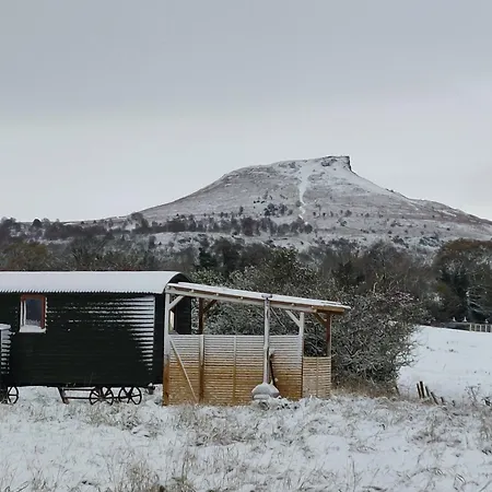 Roseberry Retreat, Shepherd's Huts With Hot Tub Lodge