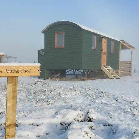 Lodge Roseberry Retreat, Shepherd's Huts With Hot Tub