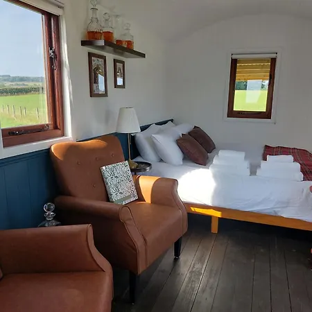 بيت خشبي Roseberry Retreat, Shepherd's Huts With Hot Tub