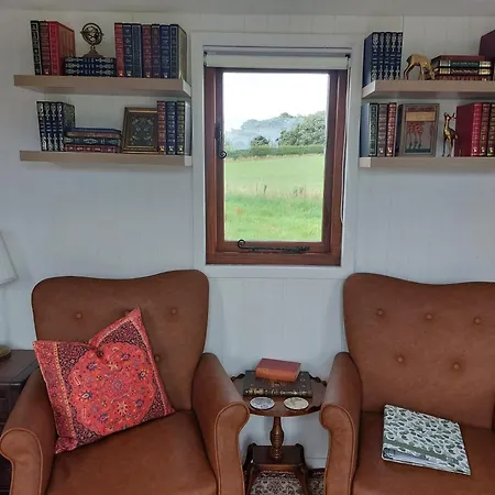بيت خشبي Roseberry Retreat, Shepherd's Huts With Hot Tub