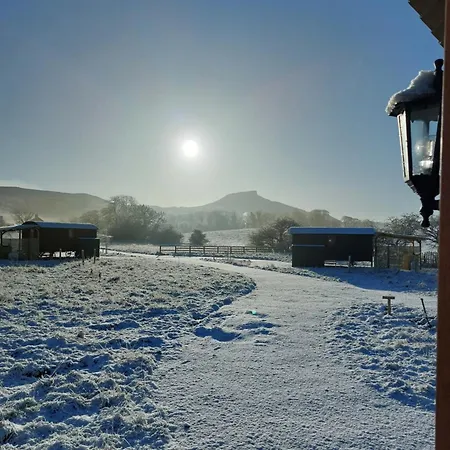 Roseberry Retreat, Shepherd's Huts With Hot Tub Lodge