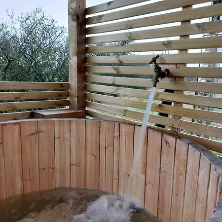 Roseberry Retreat, Shepherd's Huts With Hot Tub