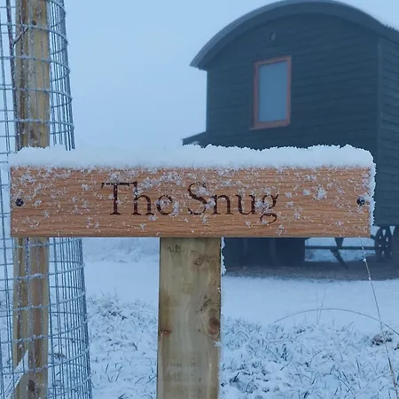 Roseberry Retreat, Shepherd's Huts With Hot Tub *