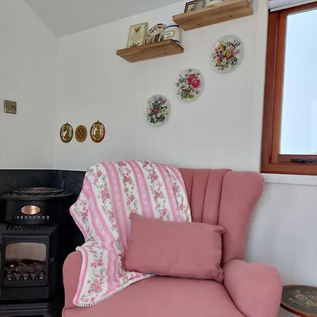 Roseberry Retreat, Shepherd's Huts With Hot Tub Lodge