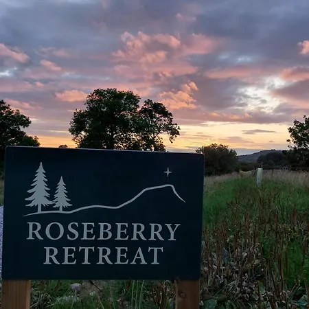 Roseberry Retreat, Shepherd's Huts With Hot Tub Lodge *